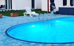 Apartamenty Wilga - spokojne miejsce z całorocznym zewnętrznym wspólnym jacuzzi, sauną i wakacyjnym basenem